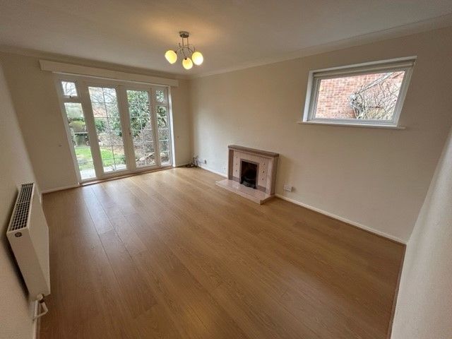 Property photo 3 of 11 Living Room
