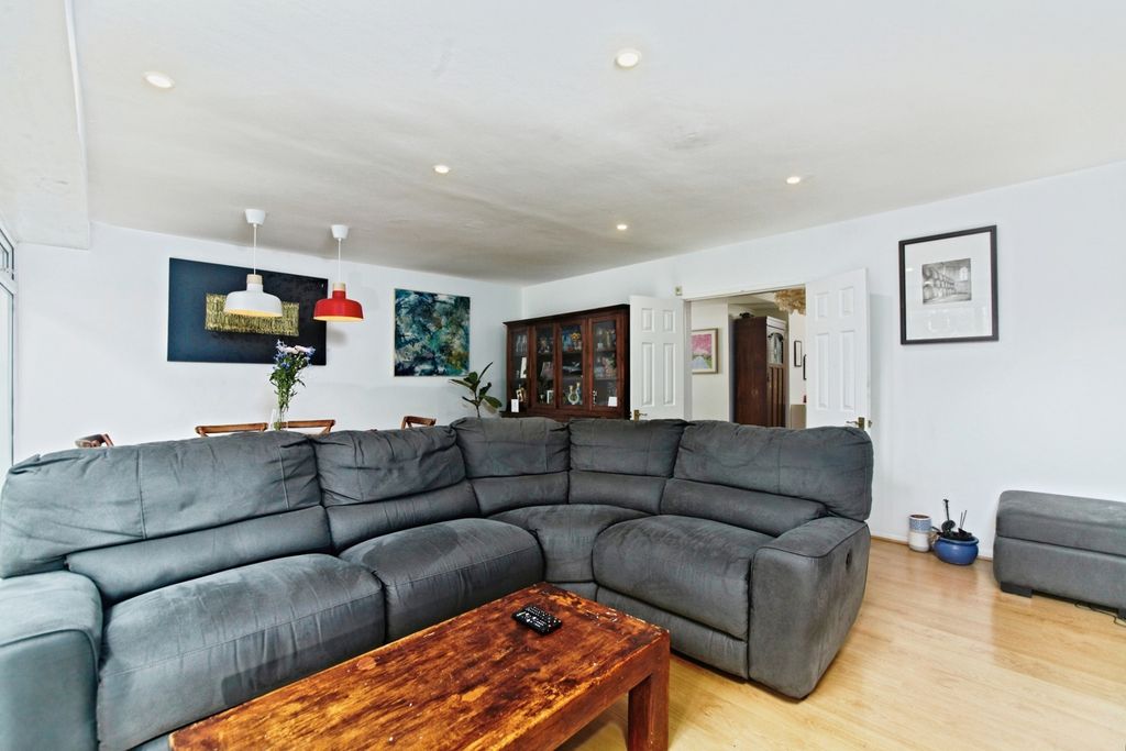 Property photo 2 of 19 Pbox-Img.Jpg
