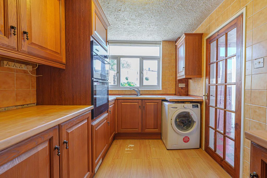 Property photo 2 of 26