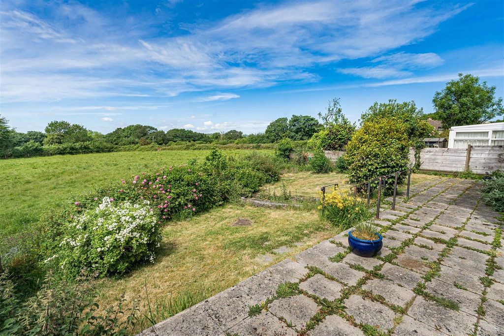 Property photo 2 of 19 Garden