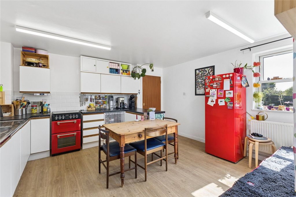 Property photo 3 of 9 Kitchen