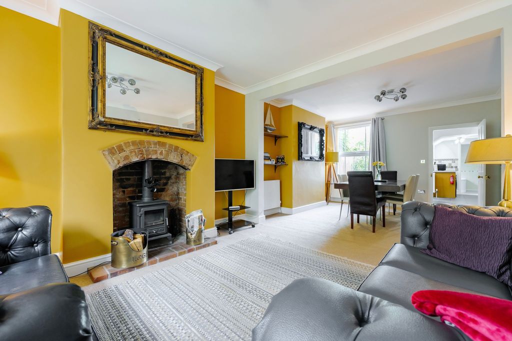 Property photo 2 of 20