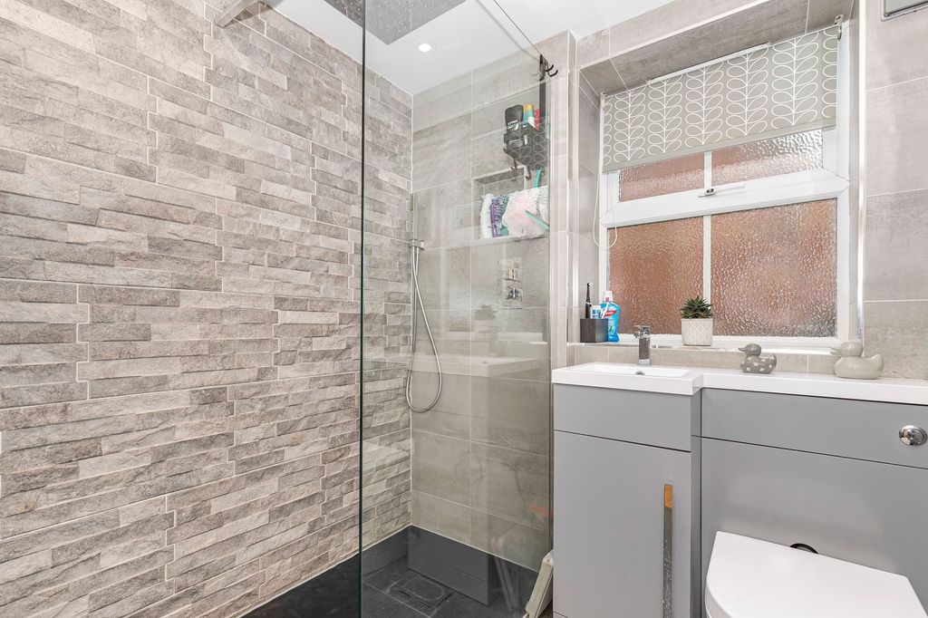 Property photo 3 of 15 Photo 2