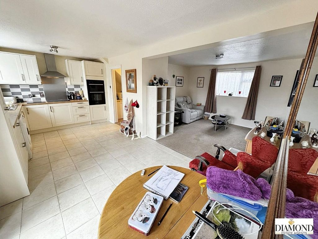 Property photo 3 of 19 Kitchen/Dining Area