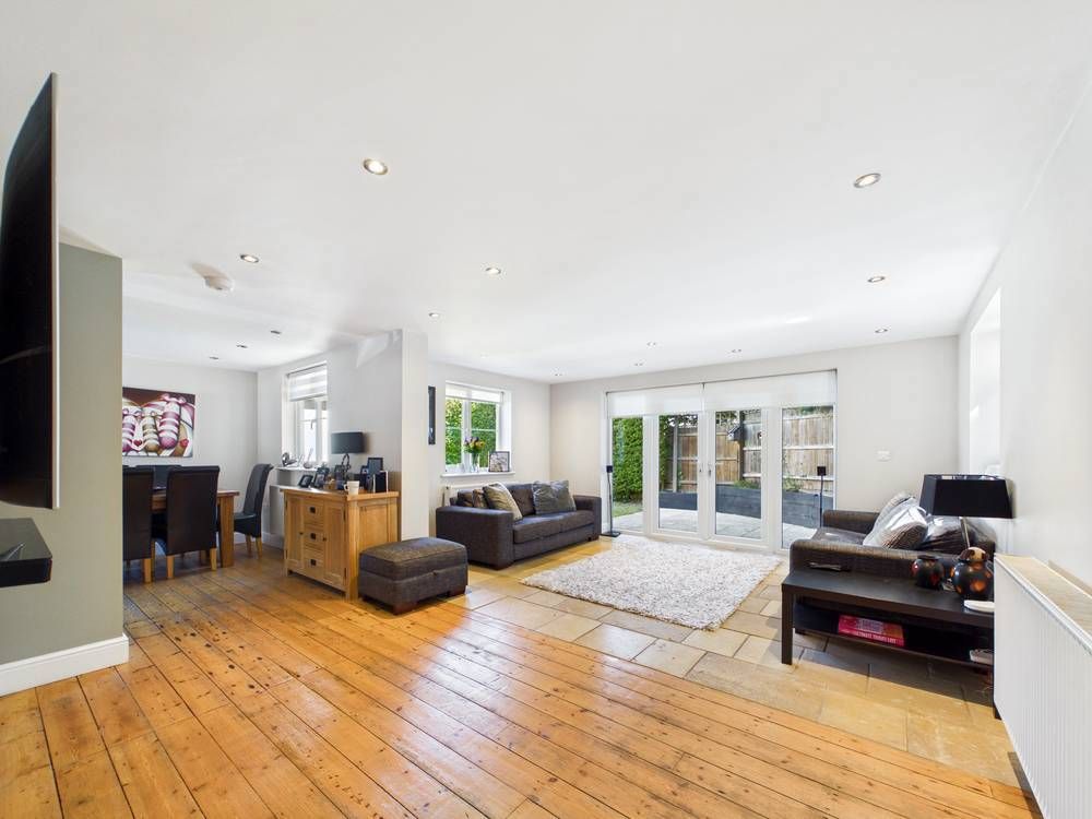 Property photo 2 of 47 Giraffe360-Still019
