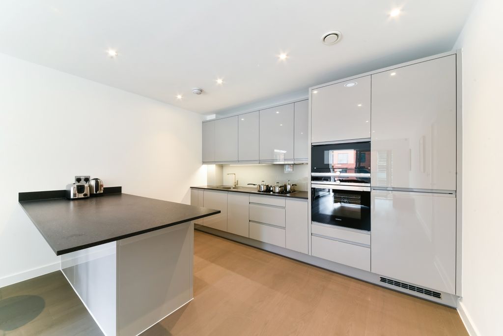 Property photo 2 of 10 Kitchen