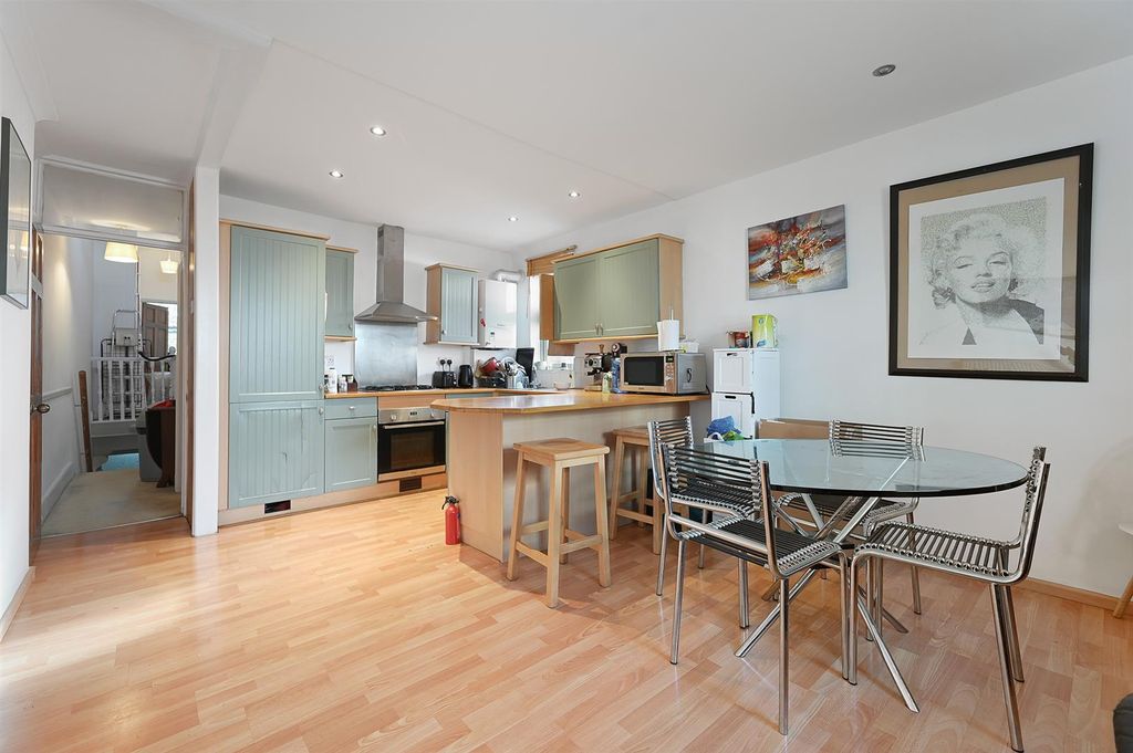 Property photo 3 of 9 Rclr- Fff 29 Minster Road- Reception, Kitchen 4 (1