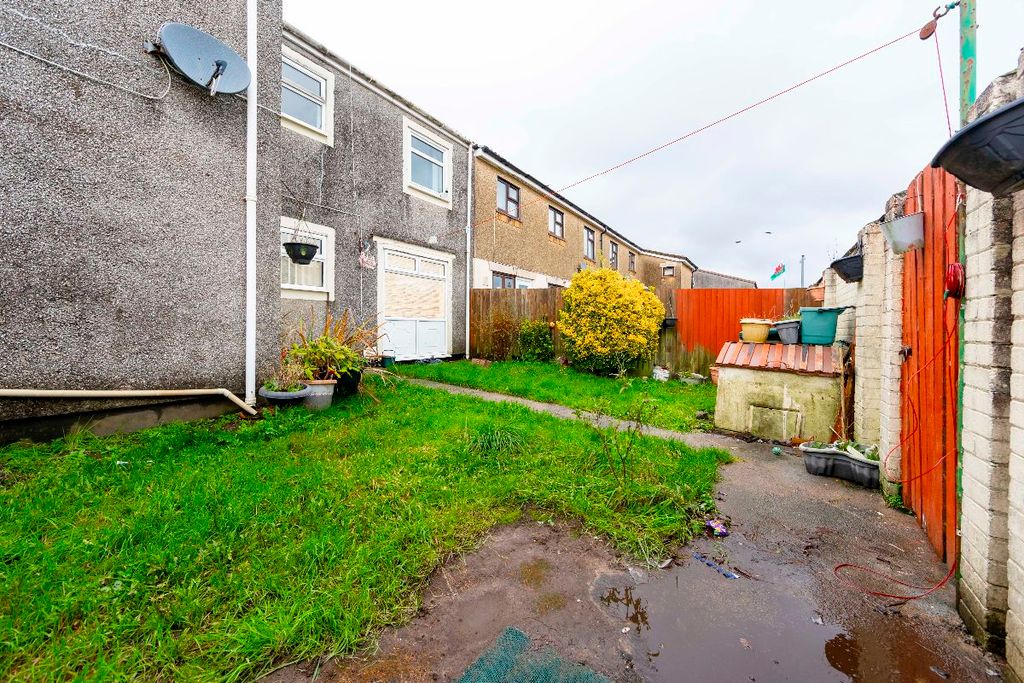 Property photo 2 of 25