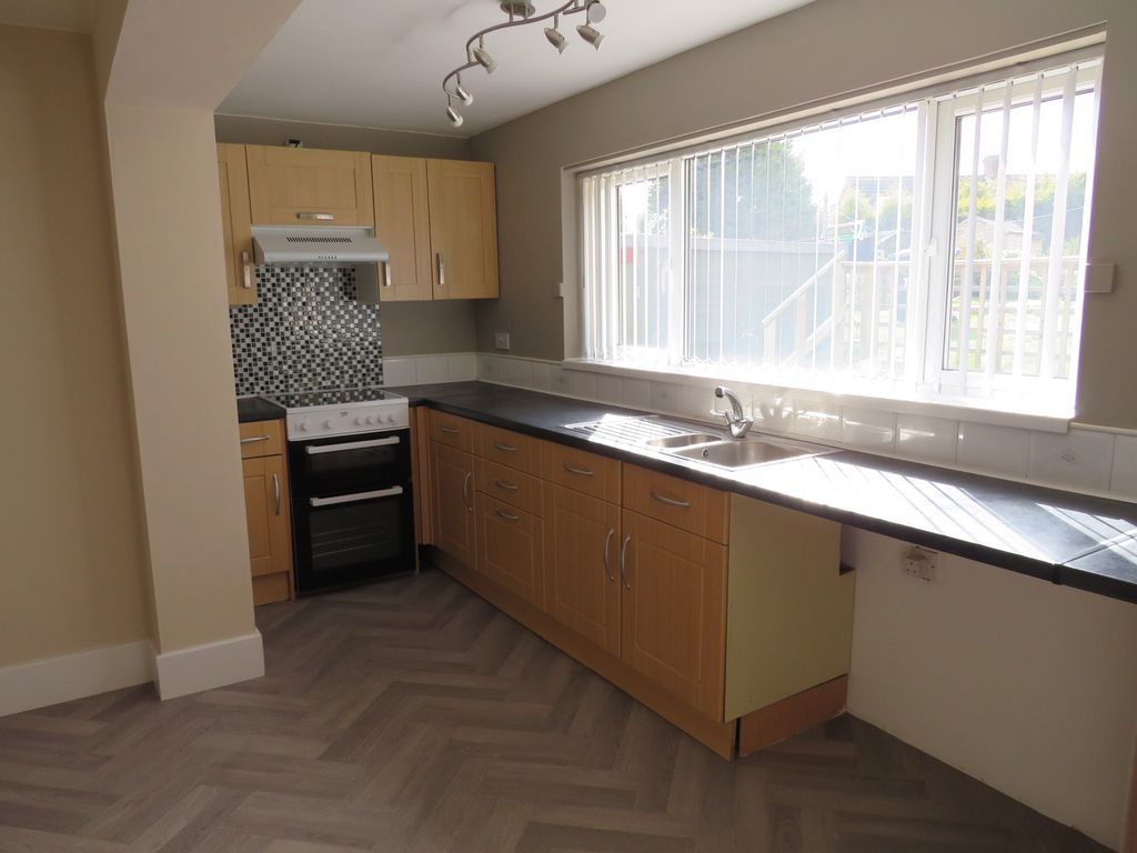 Property photo 2 of 12 Kitchen