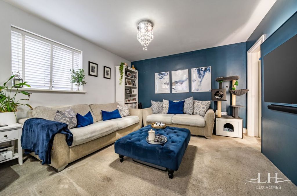 Property photo 2 of 20