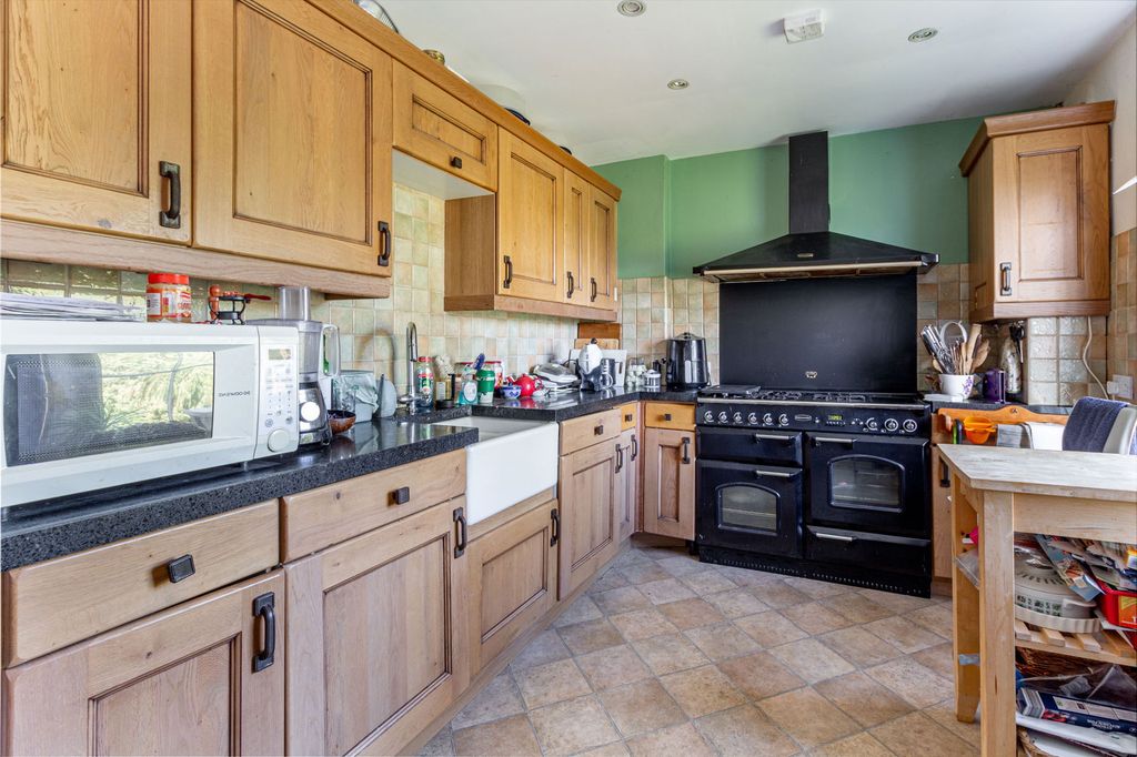 Property photo 2 of 21