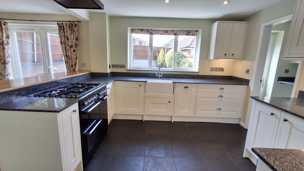 Property photo 2 of 21 Kitchen