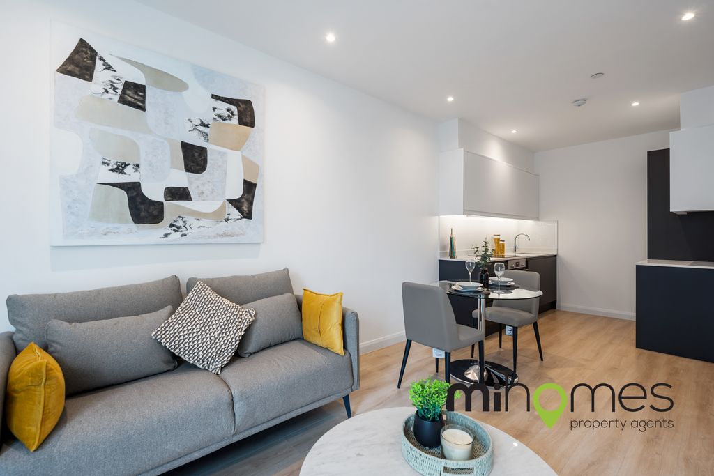 Property photo 1 of 8 Flat 9, 7 Bath Road Sl1 3Ua-7