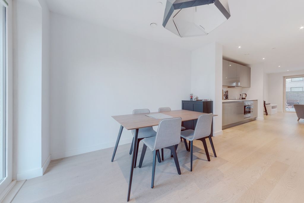 Property photo 3 of 10 Dining Area