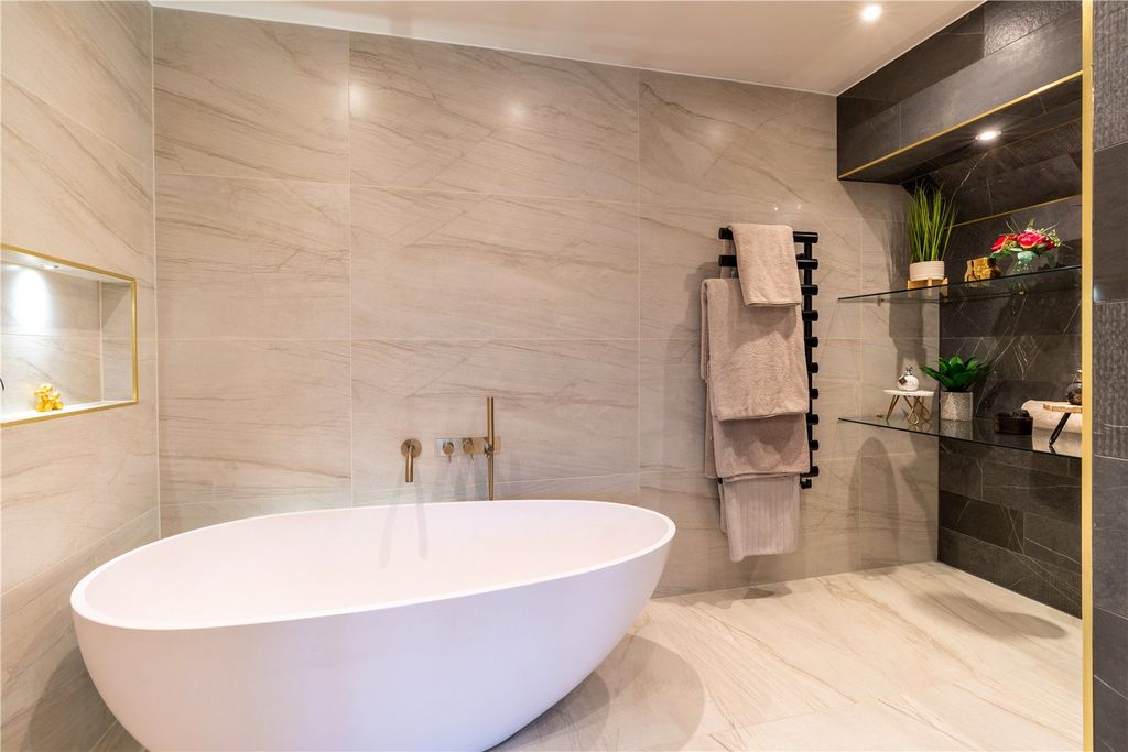 Additional image 20 of 5 bed detached house for saleDetached House Close To Station, Loughton, Essex IG10
