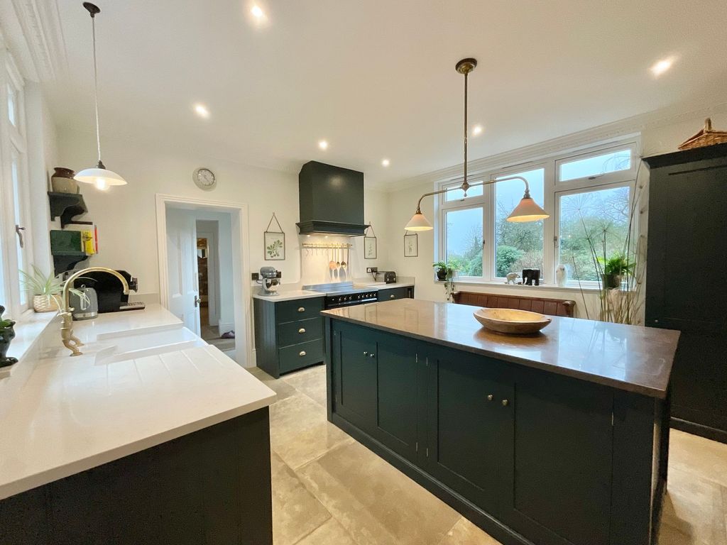 Property photo 3 of 42