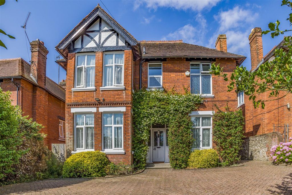 Property photo 1 of 12 8654290-Exterior09.Jpg