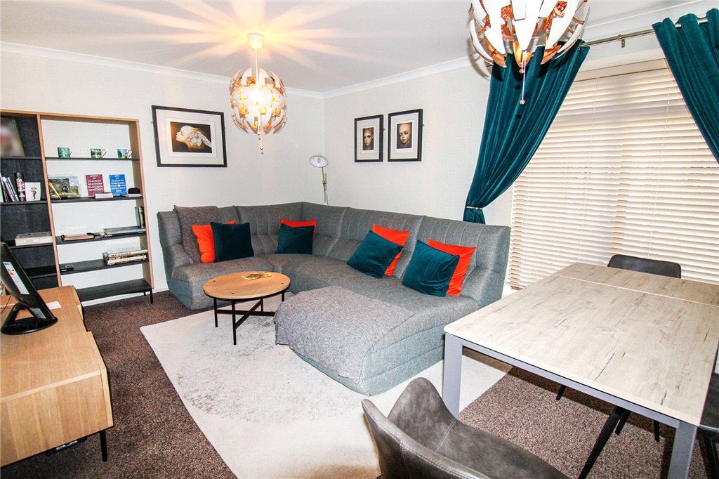 Property photo 2 of 9 Lounge