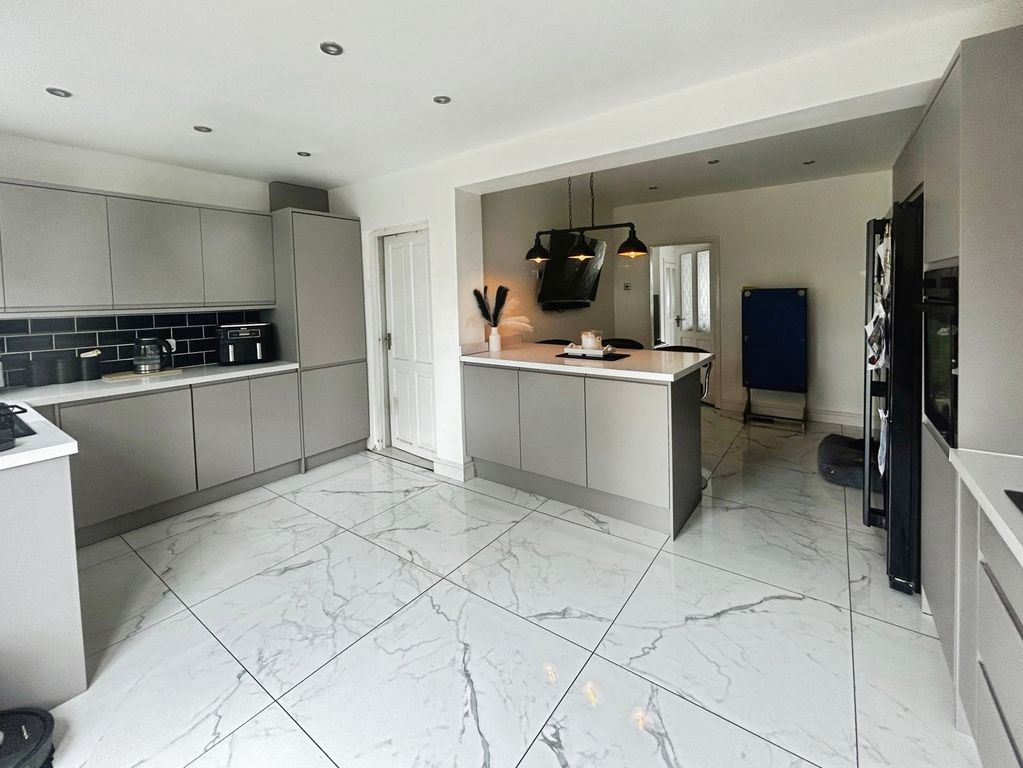 Property photo 3 of 13 Kitchen