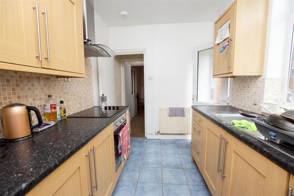 Property photo 2 of 8 Approach