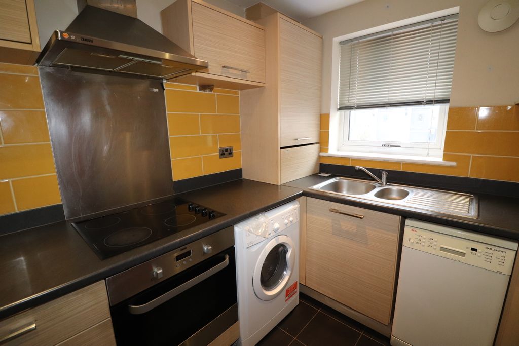Property photo 2 of 11 Kitchen