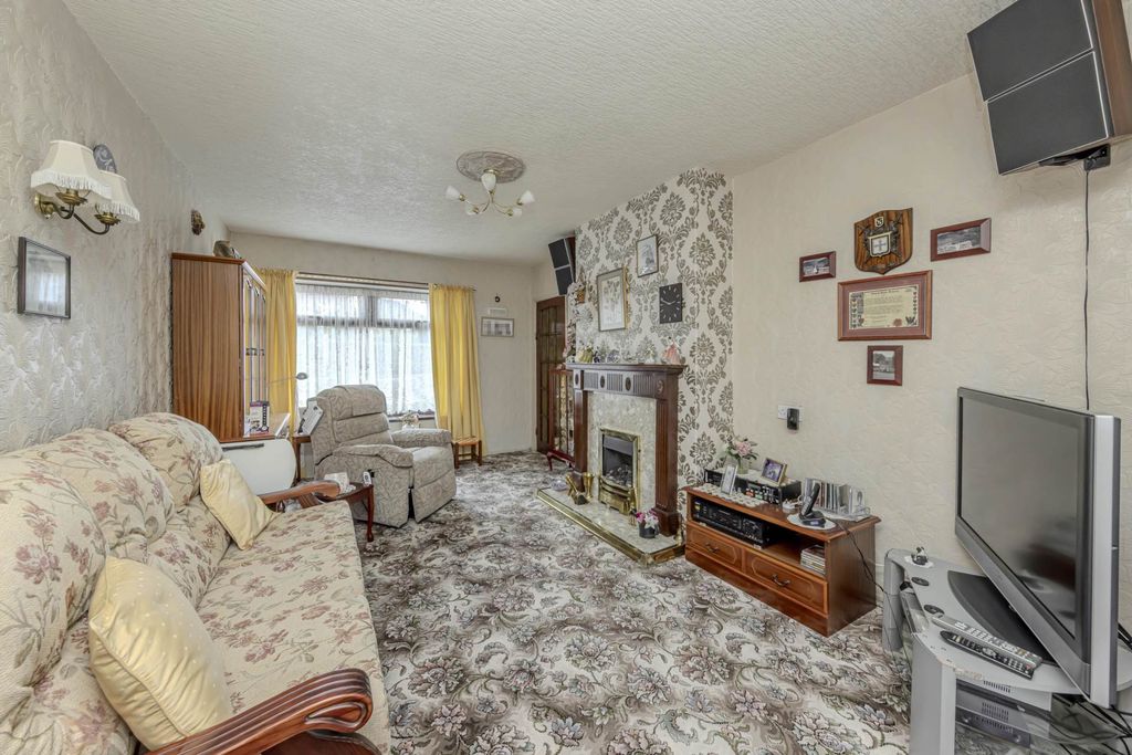 Property photo 3 of 21
