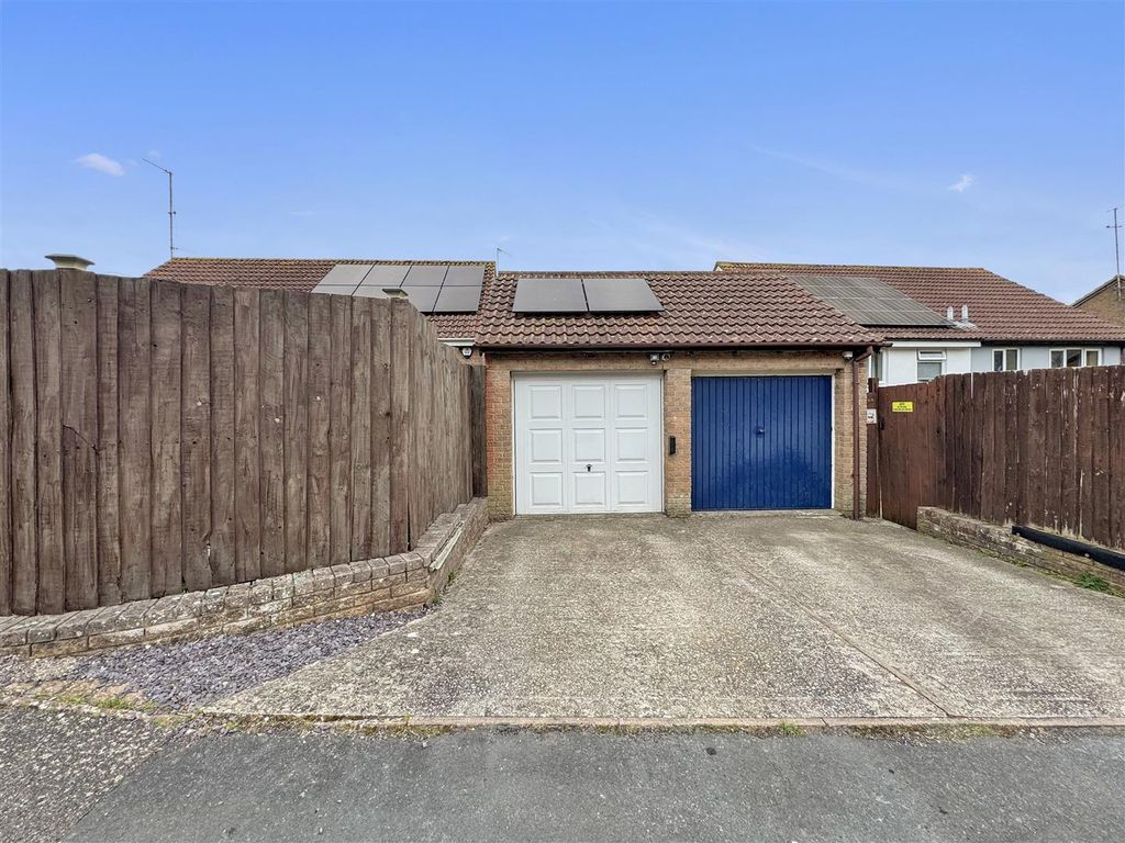 Property photo 3 of 20 18.Jpeg