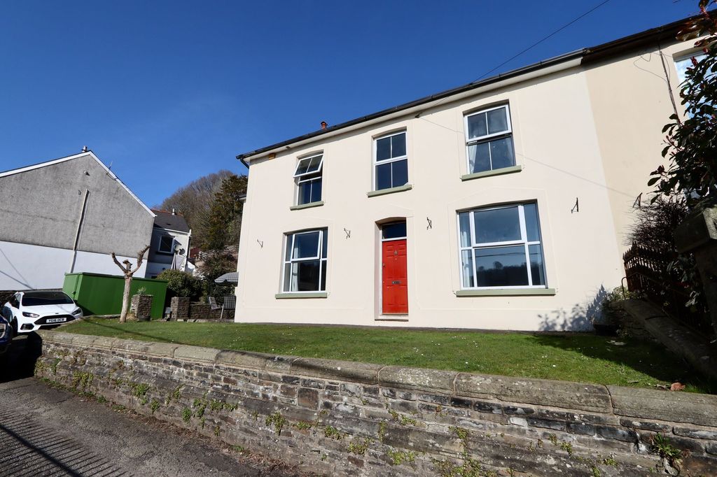Property photo 2 of 48