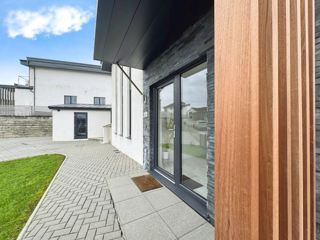 Property photo 2 of 33 4838982