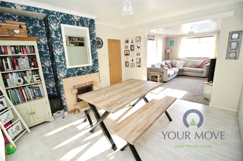 Property photo 2 of 16 Living/Dining Room