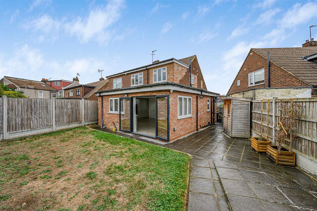 Property photo 3 of 21 12 Steele Rd N17-28.Jpg