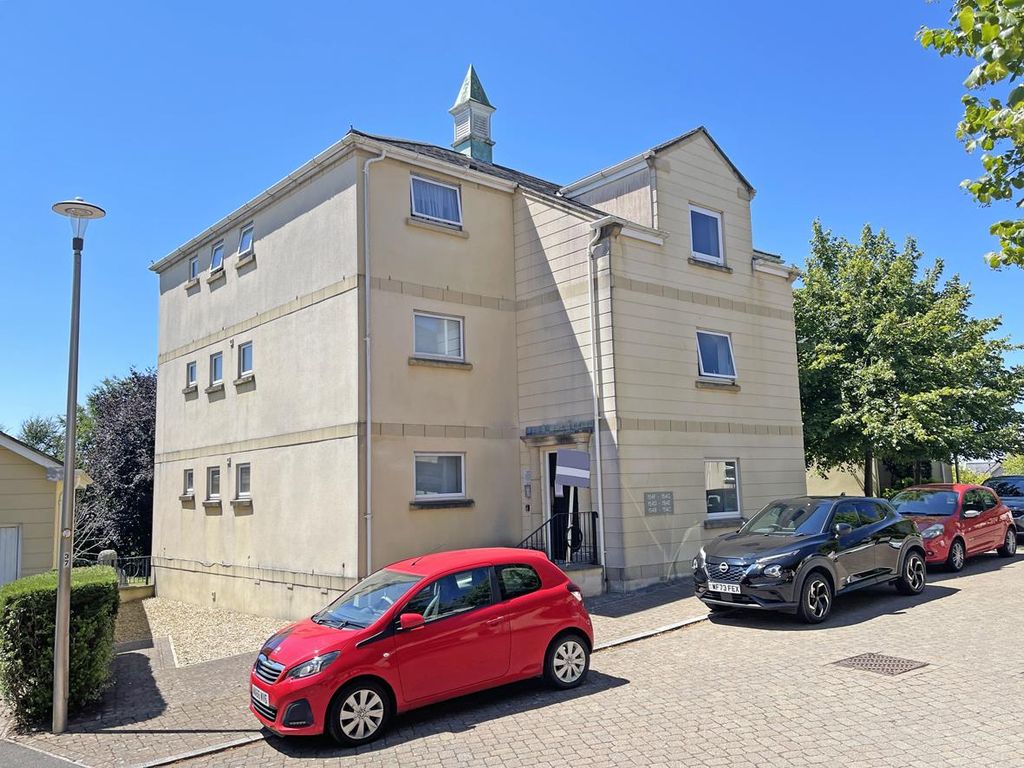 Property photo 1 of 13 Aberdeen Avenue 154c - Front Inside.Jpg
