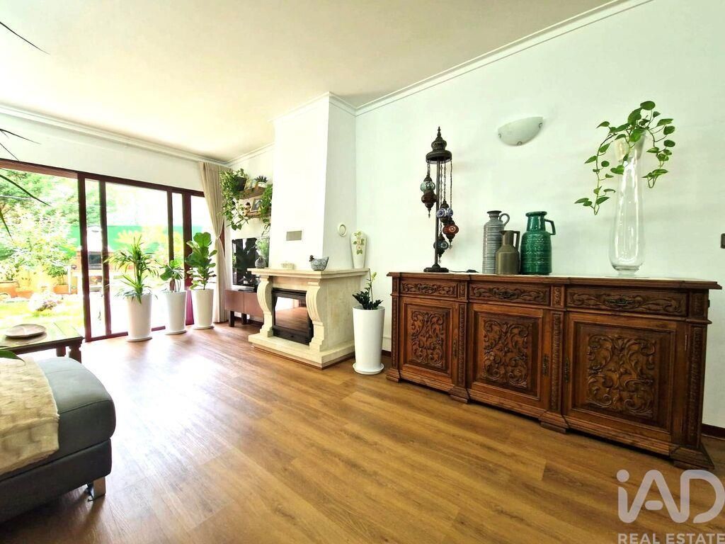 Property photo 2 of 31
