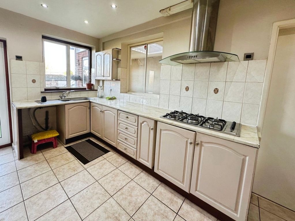 Property photo 2 of 24 Kitchen