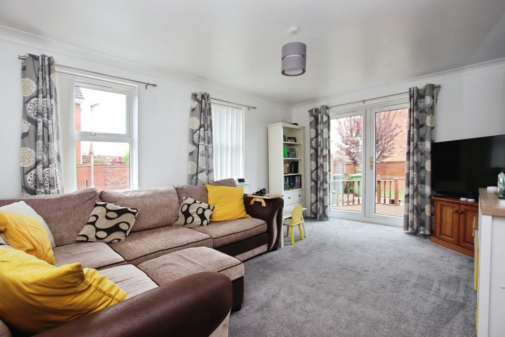Property photo 2 of 19 4182921