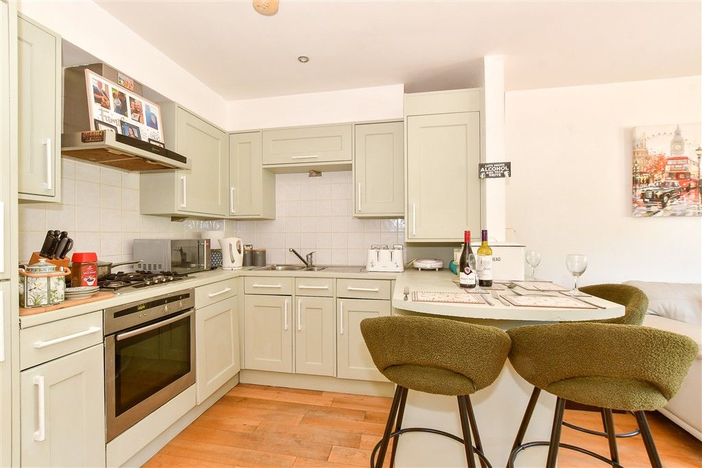 Property photo 3 of 11 Kitchen