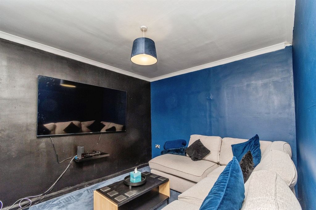 Property photo 2 of 11