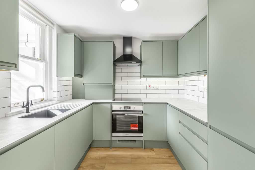 Property photo 3 of 8 Kitchen