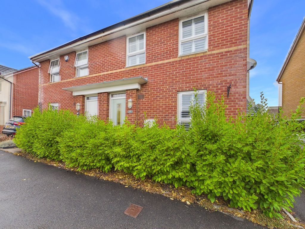 Property photo 1 of 10 Front