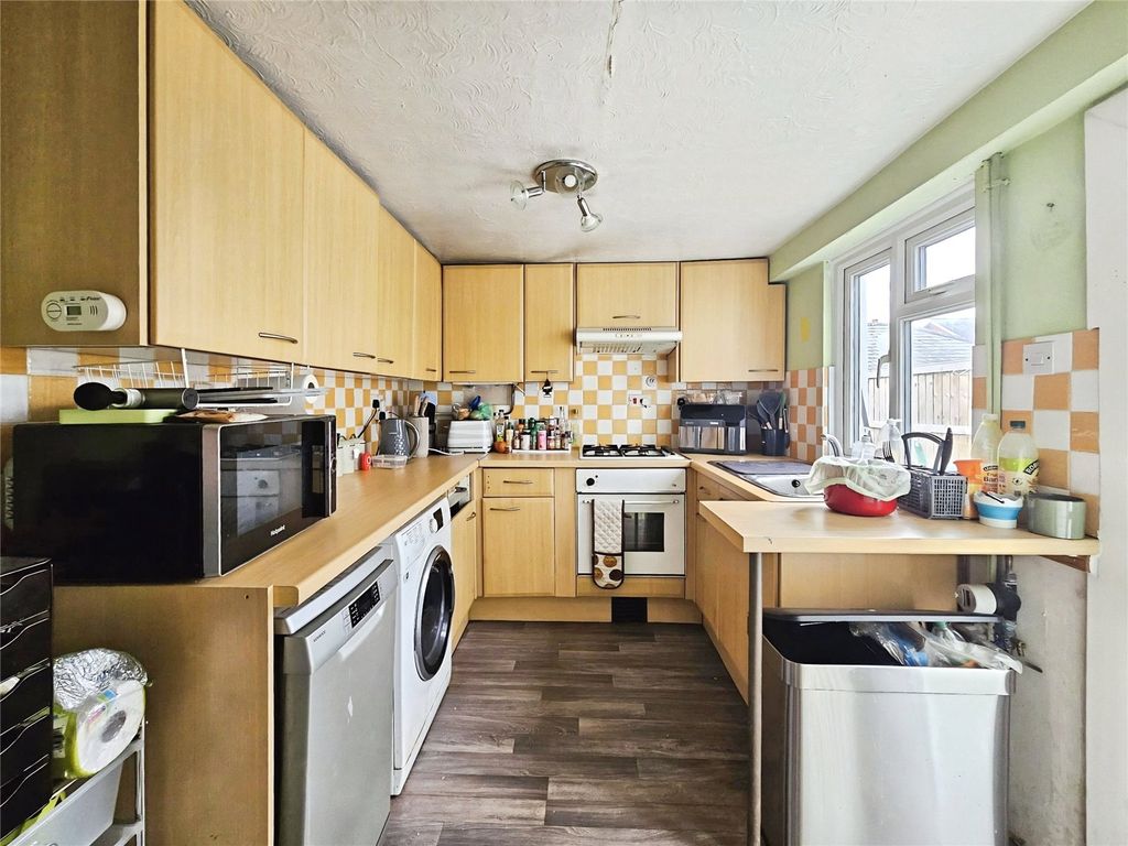 Property photo 2 of 9 Kitchen