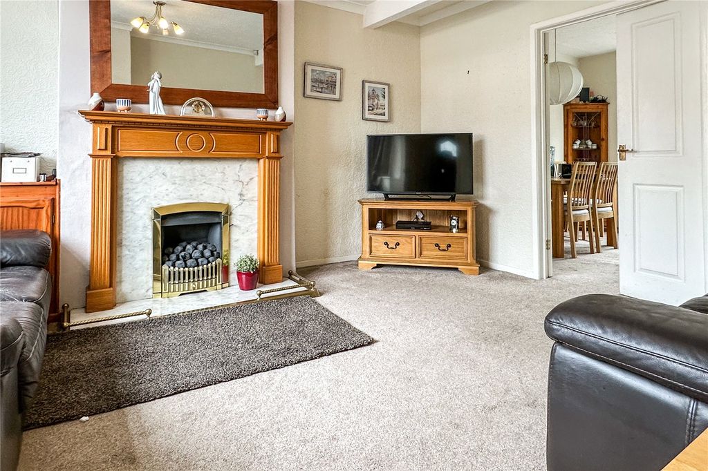 Property photo 2 of 16 Lounge