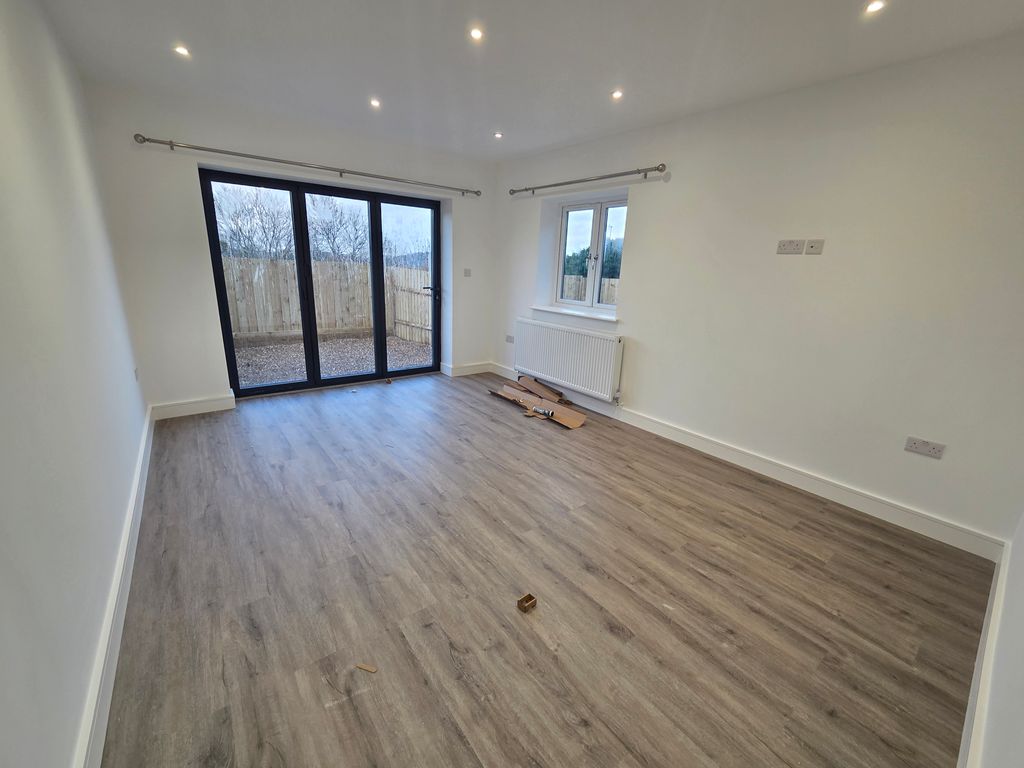 Property photo 2 of 11 Image