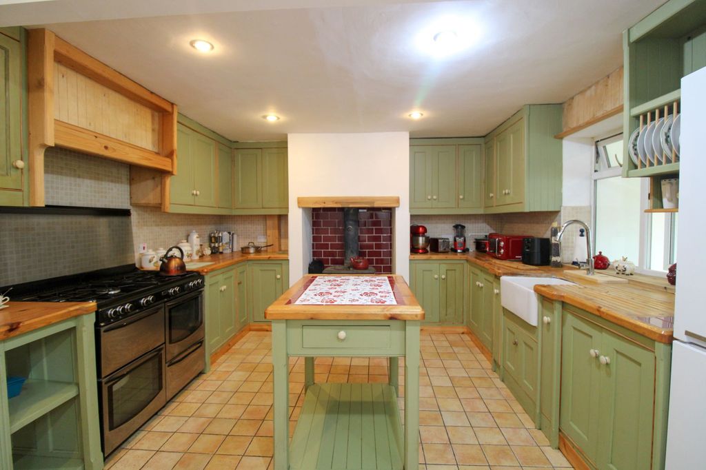 Property photo 3 of 15
