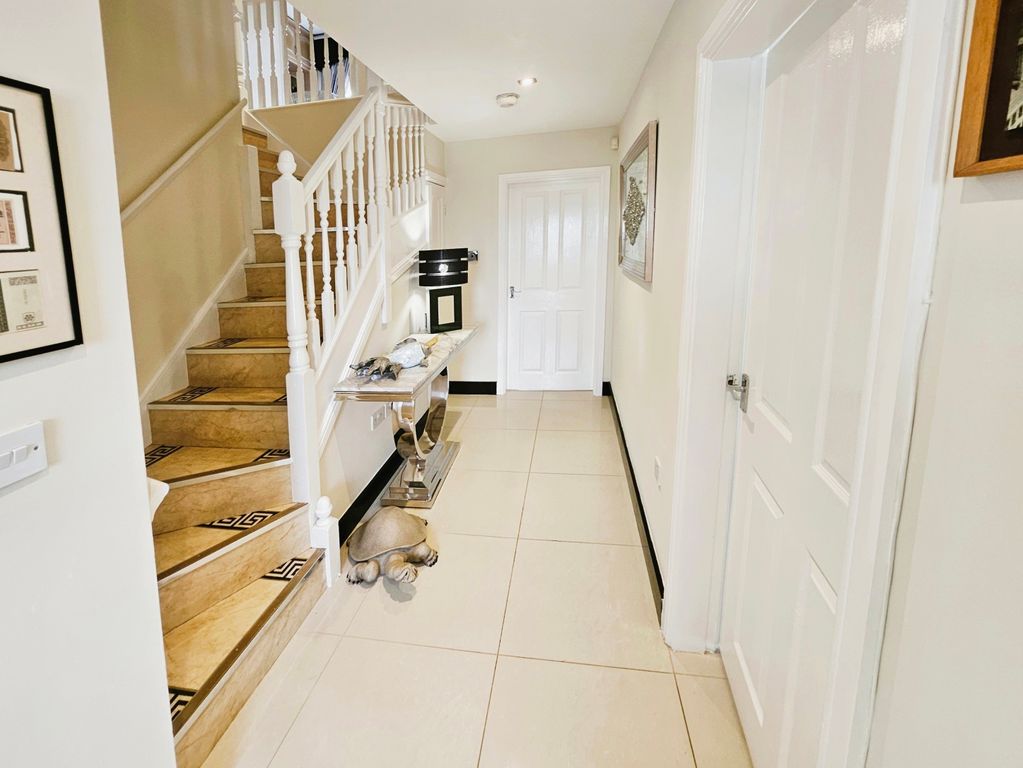 Property photo 3 of 28 Hall