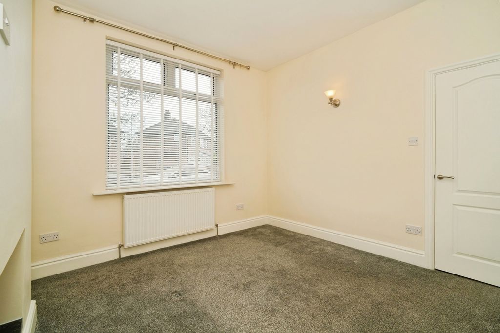 Property photo 3 of 20 Lounge