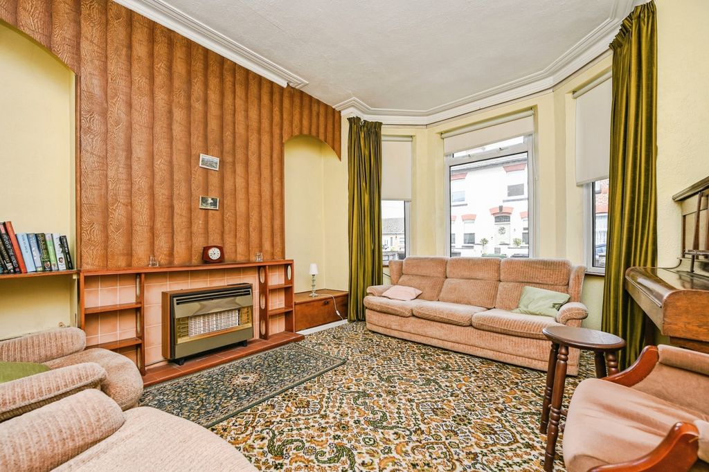 Property photo 3 of 16 Pbox-Img.Jpg