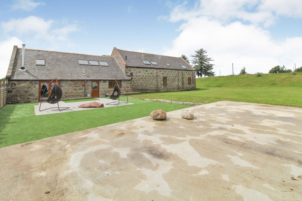 Property photo 2 of 28 Garden