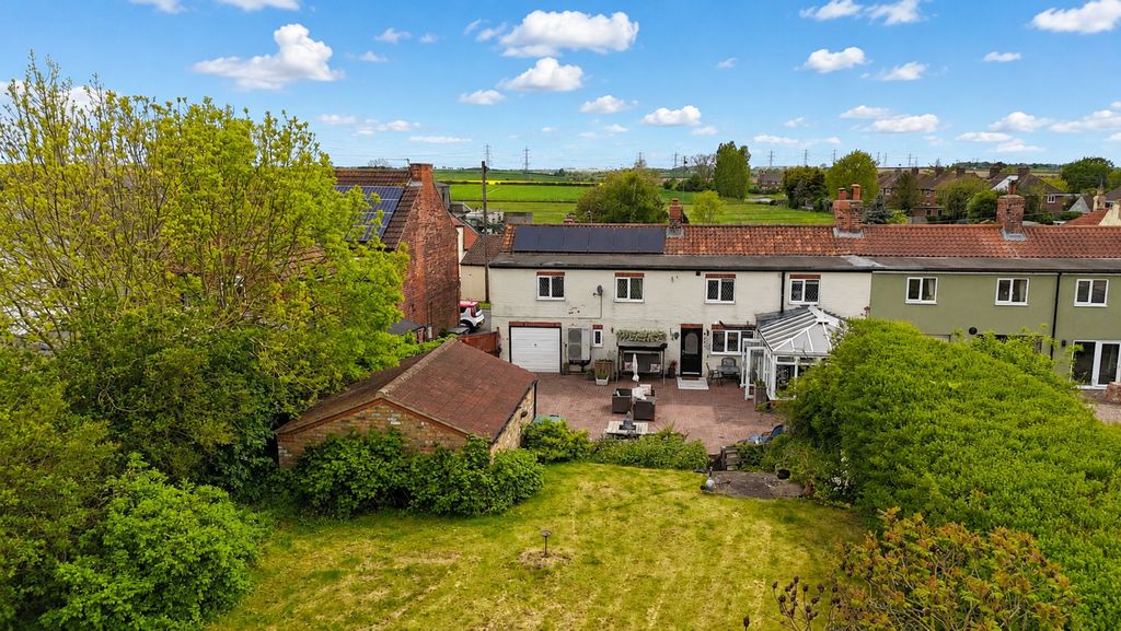 Property photo 2 of 31