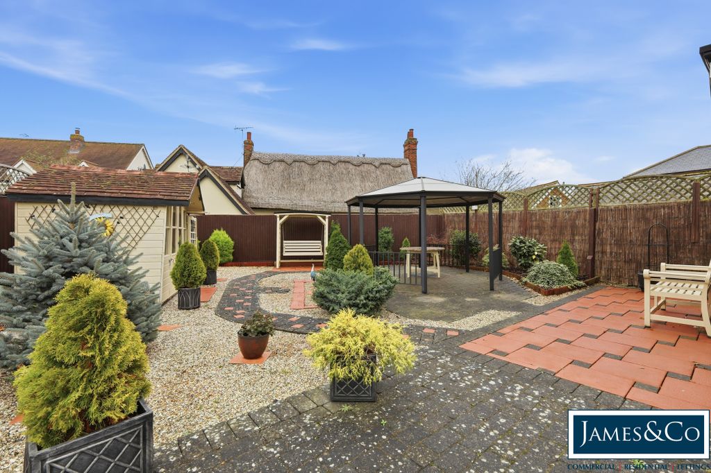 Property photo 2 of 16 1Yewtreem