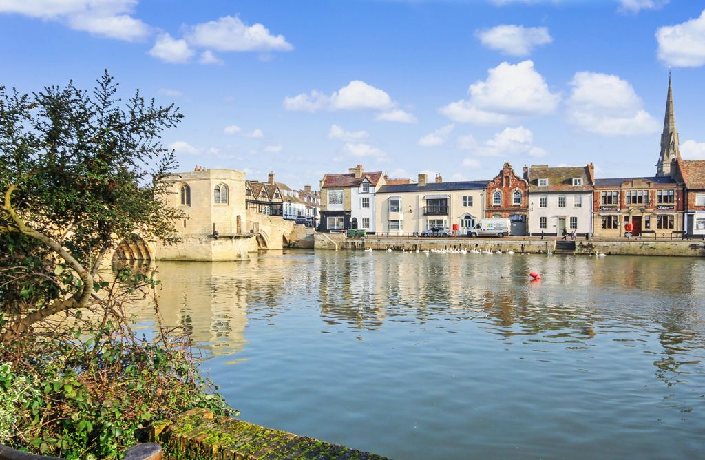 Property photo 2 of 9